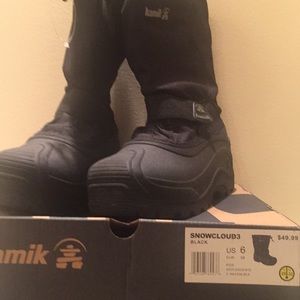 Like new snowcloud3. Snow boots.
